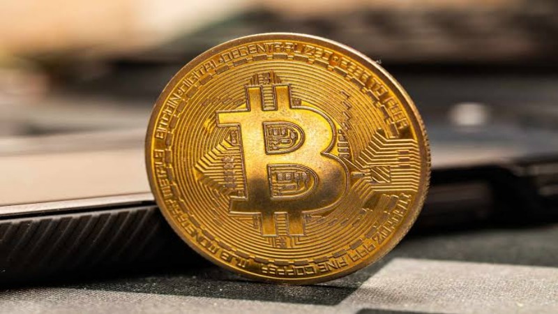 BTC ETF monthly outflows and institutional liquidation trend - ultima markets